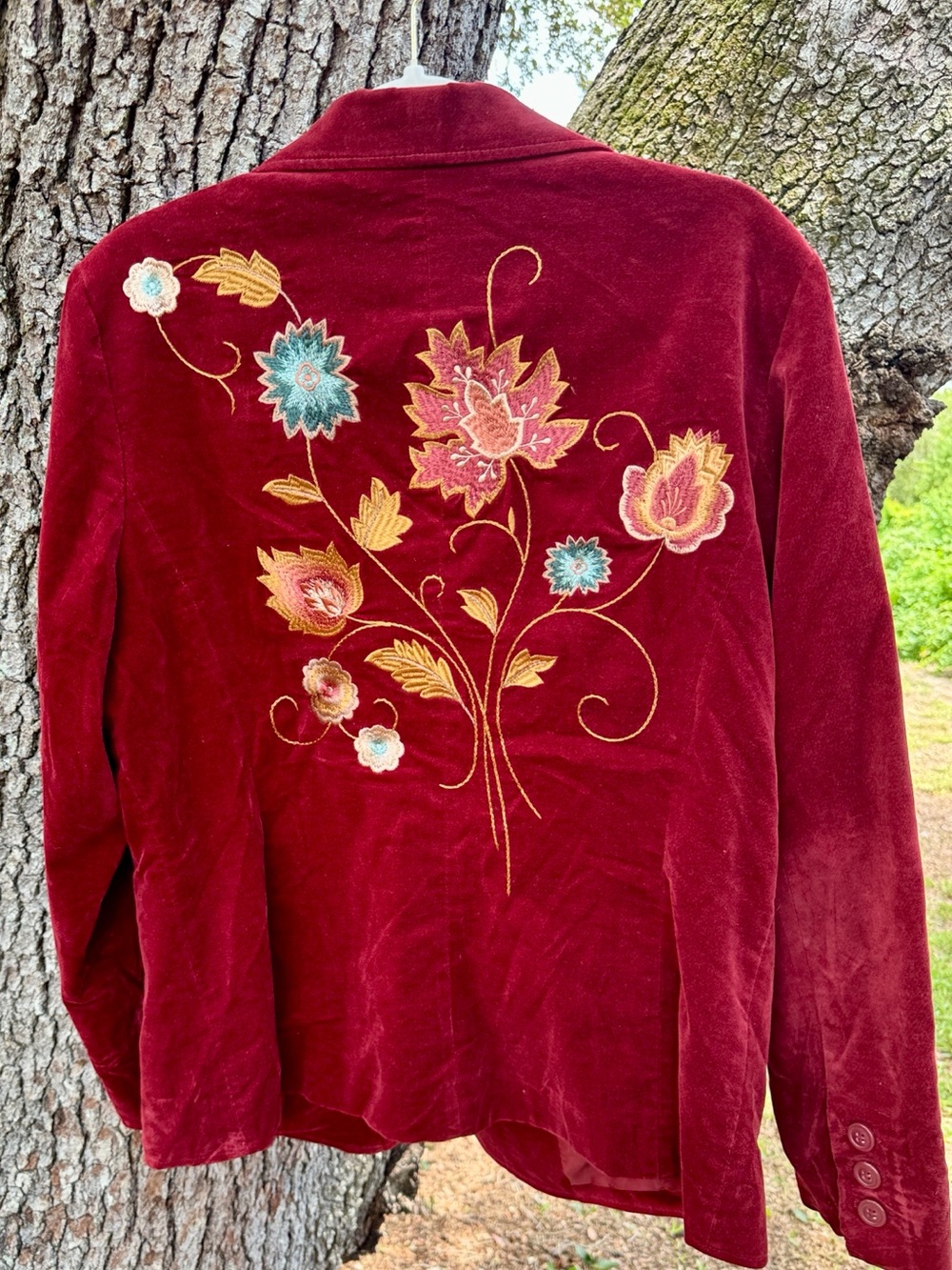 Vintage CAbi Embroidered Velvet Floral Blazer in Deep Wine.Size 16
